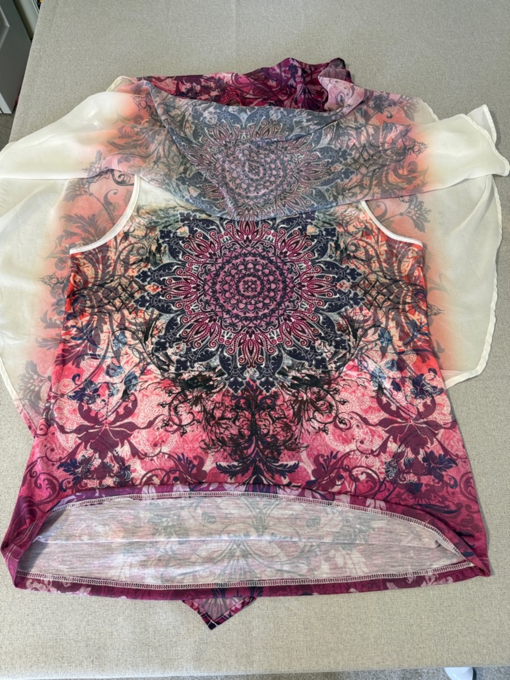 db established 1962 Women’s Wild Orchid Medallion V-Neck Top SZL - Picture 12 of 14